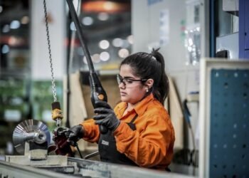 Estiman que la actividad económica cayó un 4,4% interanual en mayo y aseguran que está “consolidando un piso”