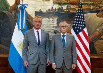 El Gobierno anunció una reforma del sistema sanitario y confirmó la salida de la OMS