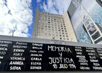 La Justicia avanza con el juicio en ausencia para los acusados del atentado a la AMIA