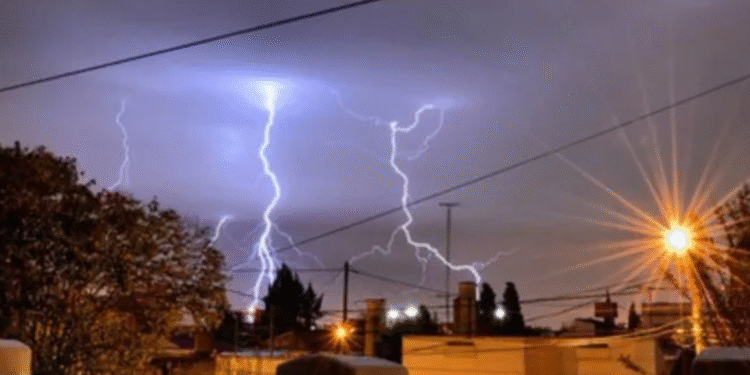 Hay alerta amarilla por tormentas fuertes en el AMBA ante la llegada de la ciclogénesis: cuándo comenzarán las lluvias