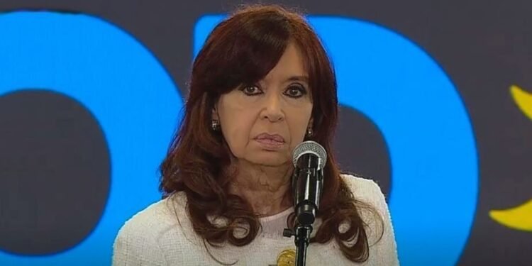 Un día antes del vencimiento, Cristina Kirchner pidió suspender la ejecución de sus bienes en el caso Vialidad