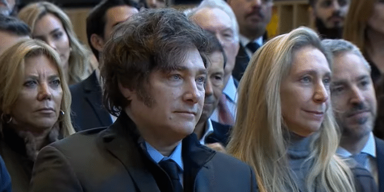 Javier Milei se mostró con su hermana Karina y aseguró: “Al Gobierno no le falta política, los de enfrente quieren romper todo”