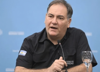 Alonso confirmó un detenido por el ataque a Milei, pero calificó como una “provocación” la caravana libertaria