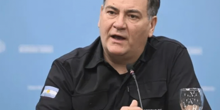 Alonso confirmó un detenido por el ataque a Milei, pero calificó como una “provocación” la caravana libertaria