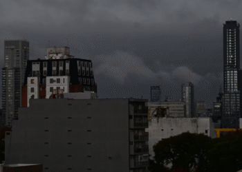 Continúa la alerta naranja por la ciclogénesis que azota al AMBA: cuándo dejará de llover