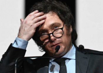 Cae la imagen digital de Milei con el caso de las coimas en discapacidad