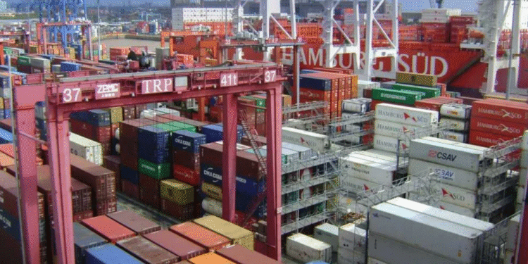 El superávit comercial sigue creciendo y rozó los USD 1.000 millones en julio