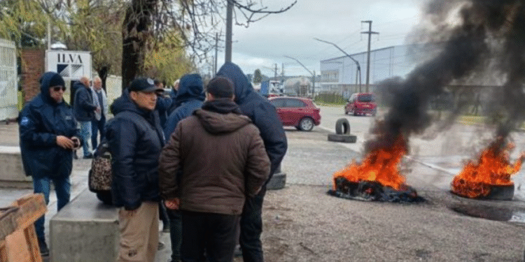 Ola de despidos industriales en territorio bonaerense: ceramistas, metalúrgicos y madereros en pie de lucha