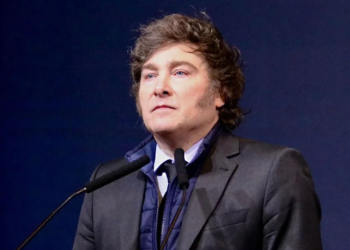 Milei, sobre Cristina: “Está desesperada porque estoy rompiendo el Estado, que es con lo que se enriquecen.”