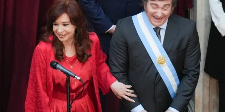 El Gobierno oficializó la baja de la jubilación de privilegio de Cristina Kirchner y la pensión de Néstor Kirchner