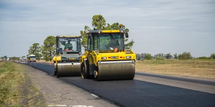 Un gobernador prometió que “el 2025 es el año de la obra pública”