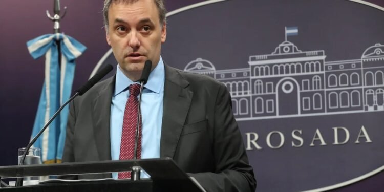 Adorni aseguró que Milei convocó a Macri para “fulminar” al kirchnerismo