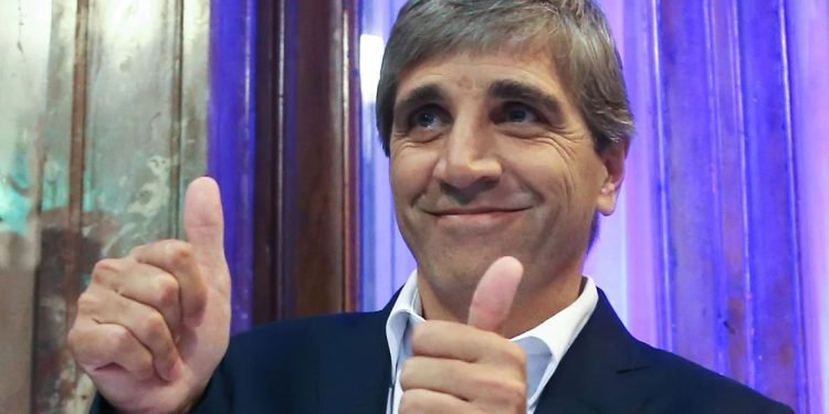 Caputo, contra los empresarios que le piden bajar los impuestos: “Solo podremos con superávit fiscal”