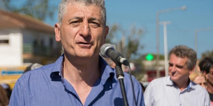 El intendente de Villa Gesell respaldó a Kicillof en la interna del PJ: “La alternativa y el futuro están puestos en Axel”