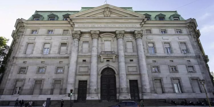 Javier Milei firmó el decreto que transforma al Banco Nación en una sociedad anónima