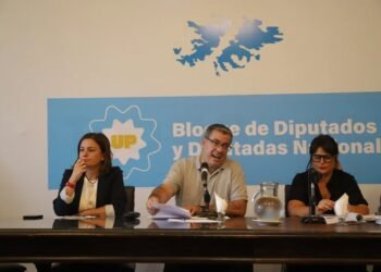 Unión por la Patria formalizó el pedido de juicio político contra Milei