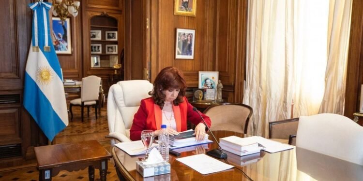 Causa Vialidad: presentan un recurso para que la Corte revise y amplíe la condena de Cristina Kirchner