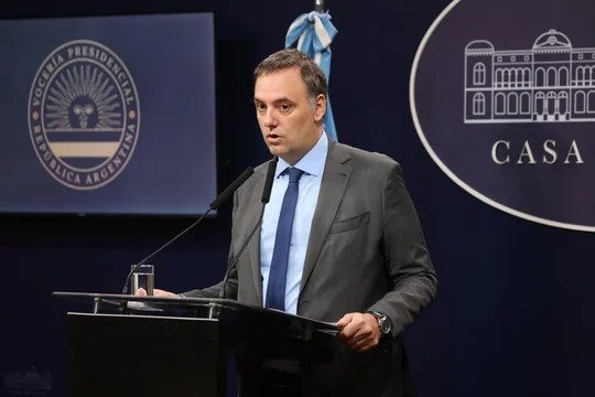 Manuel Adorni será candidato a legislador porteño por La Libertad Avanza