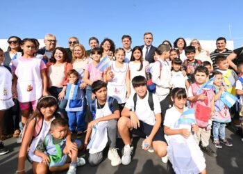 “Creemos en la justicia social”: Axel Kicillof abrió el ciclo lectivo con criticas al gobierno de Javier Milei