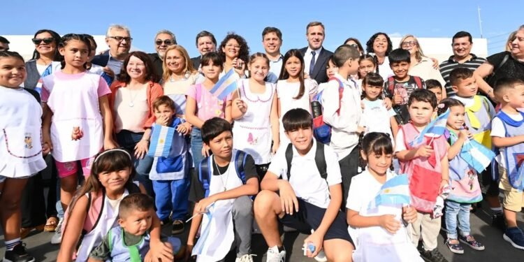 “Creemos en la justicia social”: Axel Kicillof abrió el ciclo lectivo con criticas al gobierno de Javier Milei