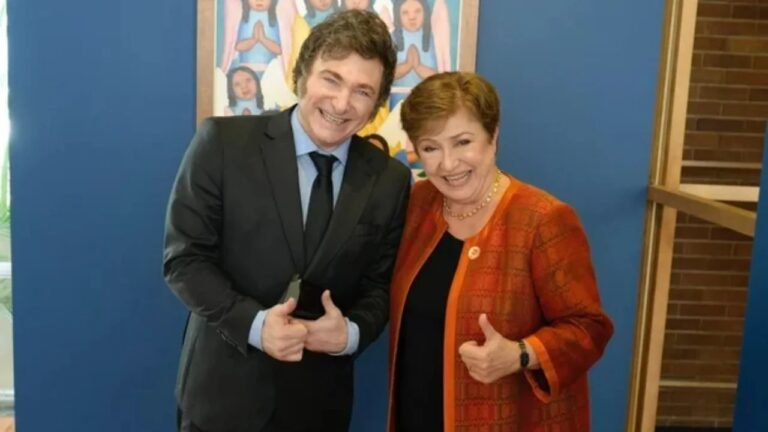 El Gobierno oficializó el DNU con un nuevo acuerdo con el FMI para cancelar deuda con el Banco Central El Gobierno oficializó el DNU con un nuevo acuerdo con el FMI para cancelar deuda con el Banco Central