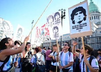 Jubilados y militantes opositores marcharon al Congreso, sin los desmanes de la semana anterior