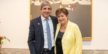 El FMI confirmó que Luis Caputo y Georgieva hablaron de un nuevo programa por USD 20.000 millones
