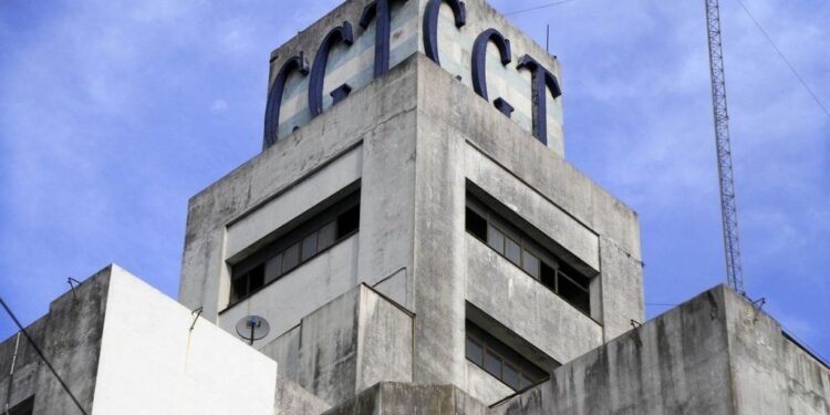 La CGT confirmó el paro nacional para el 10 de abril y advirtió: “No se levanta”