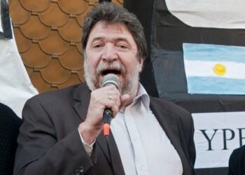 Lanzan una medida cautelar para suspender el DNU de Milei sobre el acuerdo con el FMI por “inconstitucional”