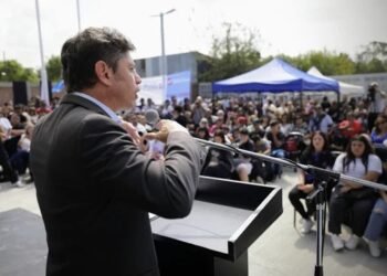 Tras el desdoblamiento, Kicillof sigue de campaña en territorio bonaerense y lanza “El futuro en movimiento”