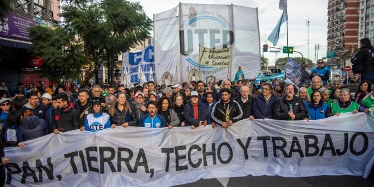 A días del paro general, el Gobierno no consigue acercarse a la CGT, pero lograría que haya colectivos