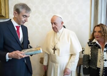 “Alguien fue a asistirlo y lo encontró sin vida”: Nelson Castro dio detalles de la muerte del papa Francisco