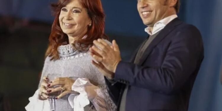 Con quejas, Cristina Kirchner acepta el desdoblamiento de Axel Kicillof