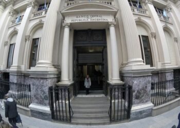 El BCRA tuvo en marzo el peor mes de la era Milei: la reservas están cerca de perforar los U$S25.000 millones