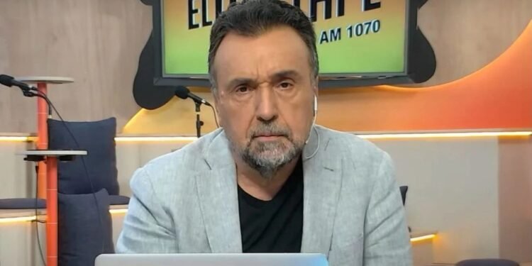 Violento ataque al periodista Roberto Navarro en pleno centro porteño