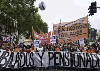 La oposición prepara su nuevo embate contra Javier Milei: moratoria previsional y aumento del bono jubilatorio