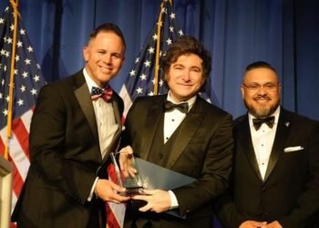 Javier Milei confirmó que readecuará la legislación argentina para minimizar impacto de los aranceles de Trump