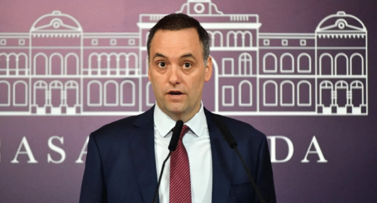 El Gobierno avanza en una reforma migratoria: ciudadanía por inversión, deportaciones aceleradas y mayores restricciones para residencias