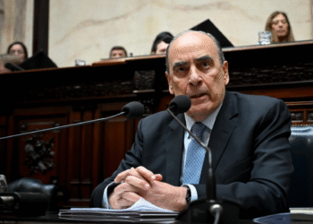 El Gobierno pospone anuncio sobre incentivos para uso de dólares no declarados debido a cuestiones legales