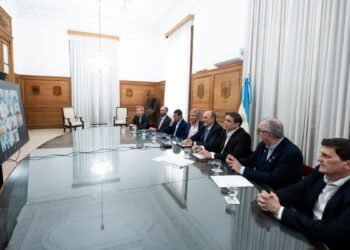 El Gobierno busca el respaldo de los gobernadores para el plan de uso de dólares no declarados