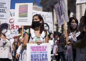 El Gobierno amplía por decreto las restricciones al derecho de huelga y redefine actividades esenciales