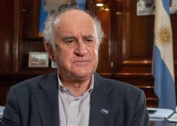 La AMIA cancela acto conmemorativo tras controversia por invitación a Oscar Parrilli, imputado en causa por pacto con Irán