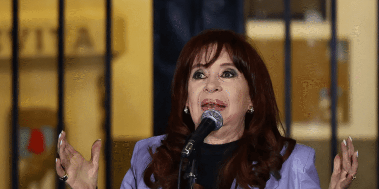 La Justicia le concedió a Cristina Kirchner el beneficio de la prisión domiciliaria con tobillera electrónica
