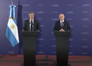 El Gobierno presentó un proyecto de ley para facilitar el uso de los “dólares del colchón”