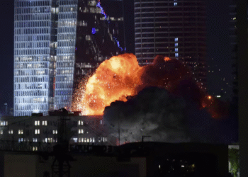 Irán respondió al ataque de Israel con decenas de misiles balísticos