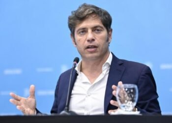 Kicillof pidió unidad en el PJ y cargó contra el “autoritarismo” de Milei