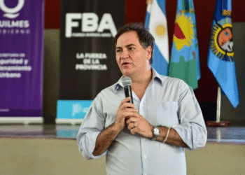 El ministro de Seguridad de Kicillof afirmó que los policías apartados eran una “célula militante” de LLA