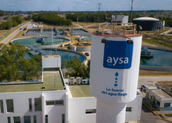 Autorizan cortes de servicio por falta de pago y avanzan en la privatización de AySA