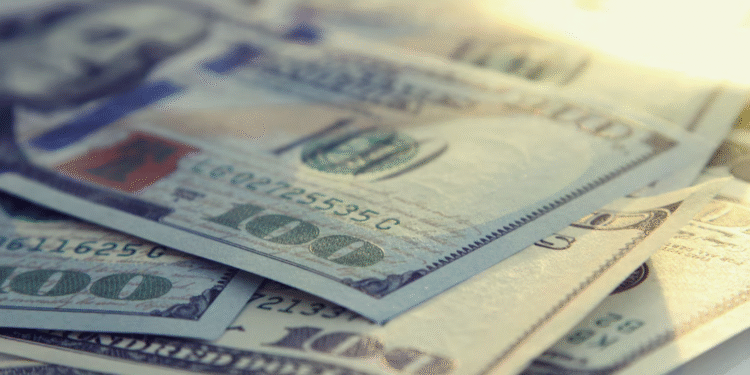 Bajan las tasas y el dólar, acciones y bonos registran subas en la jornada financiera