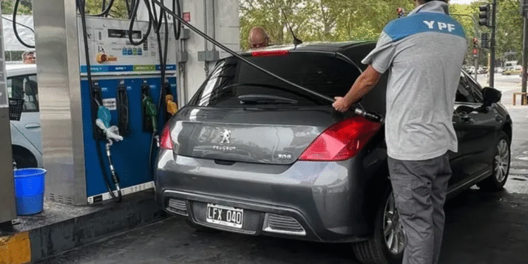 YPF anunció que el precio de sus combustibles subirá un 2,5 por ciento